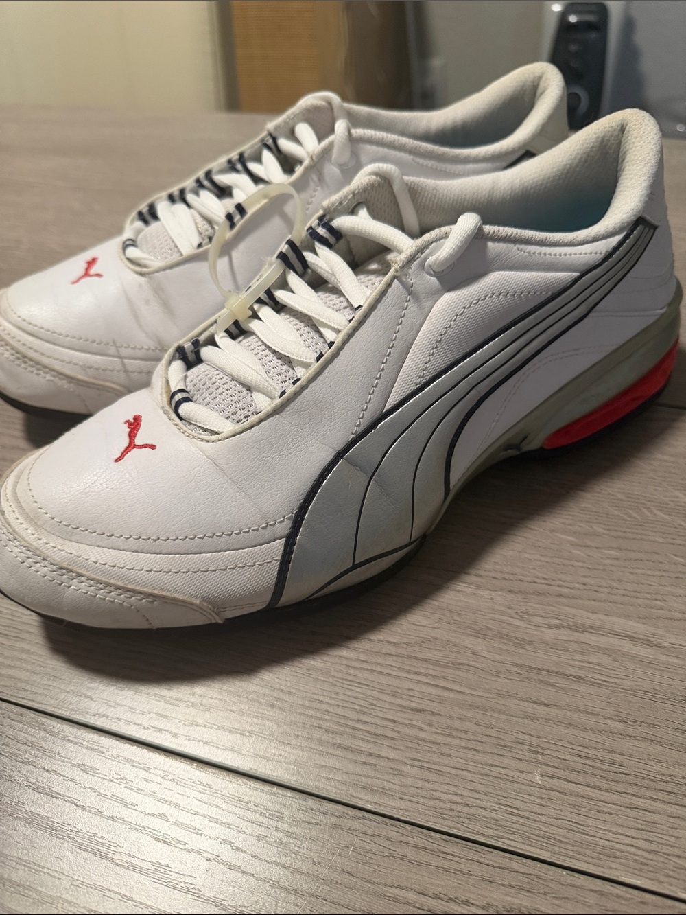 Puma Men’s White and silver Sneakers🏀🏌️♂️💫